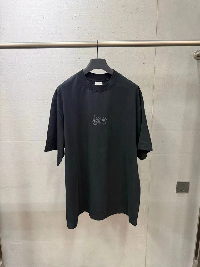 Balenciaga Balenciaga Black Gothic Logo Oversized Cotton T-Shirt - Buy on Kakobuysheetfind