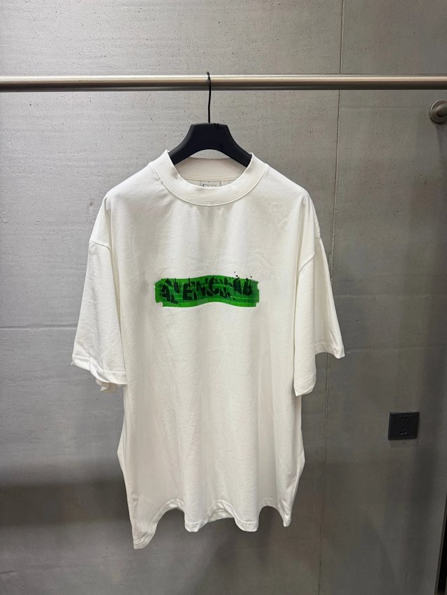 Balenciaga Balenciaga White Oversized Green Graffiti Logo T-Shirt - Buy on Kakobuysheetfind