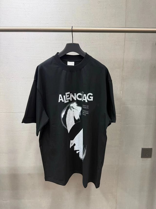 Balenciaga Balenciaga Black Distressed Portrait Logo Oversized T-Shirt - Buy on Kakobuysheetfind