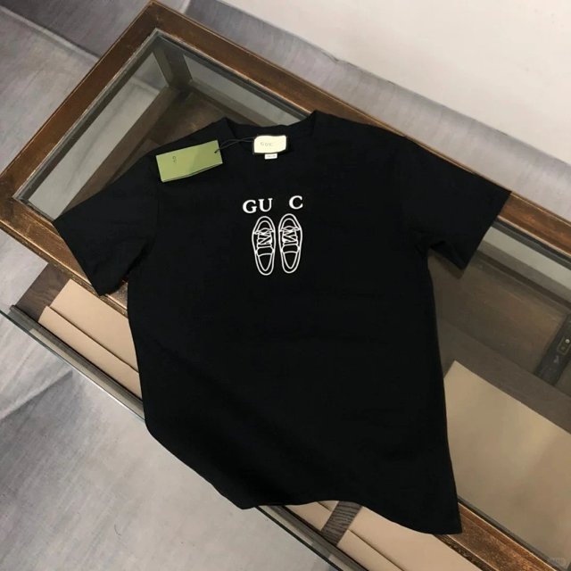 Gucci Gucci Black Cotton Sneaker Graphic Unisex T-Shirt - Buy on Kakobuysheetfind