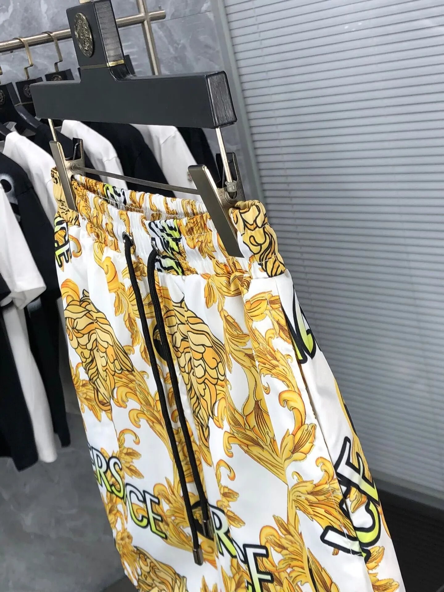 Versace Medusa Baroque Print Swim Shorts Black / Gold - 15