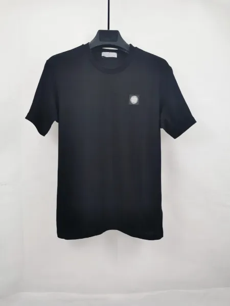 Design Minimalist Logo Patch Black T-Shirt - 1