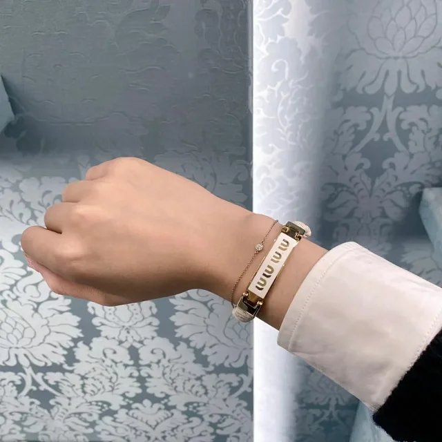 Miu Jewelry Pleated Leather Logo Plaque Bracelet product detail image 5