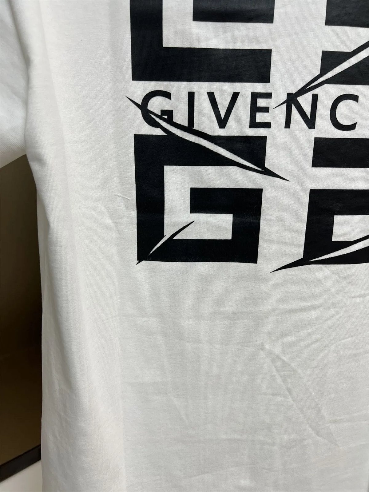 Givenchy 4G Graphic Print Black T-Shirt product detail 10 in Litbuy spreadsheet finds