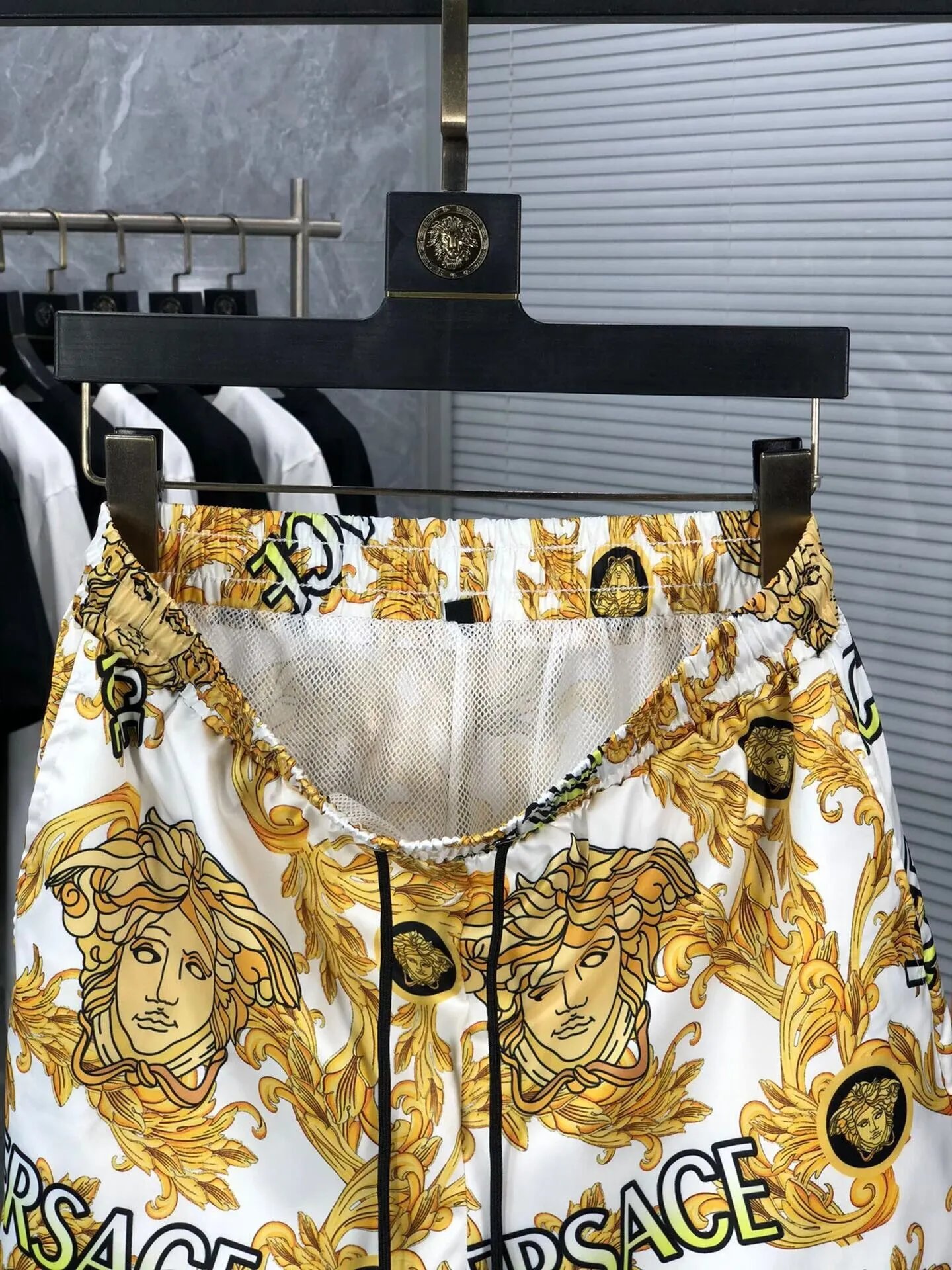 Versace Medusa Baroque Print Swim Shorts Black / Gold - 16