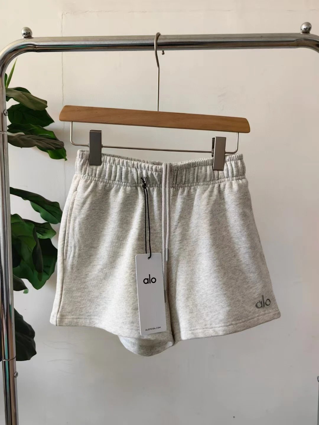 Alo Yoga Shorts Pink Activewear Shorts - 9