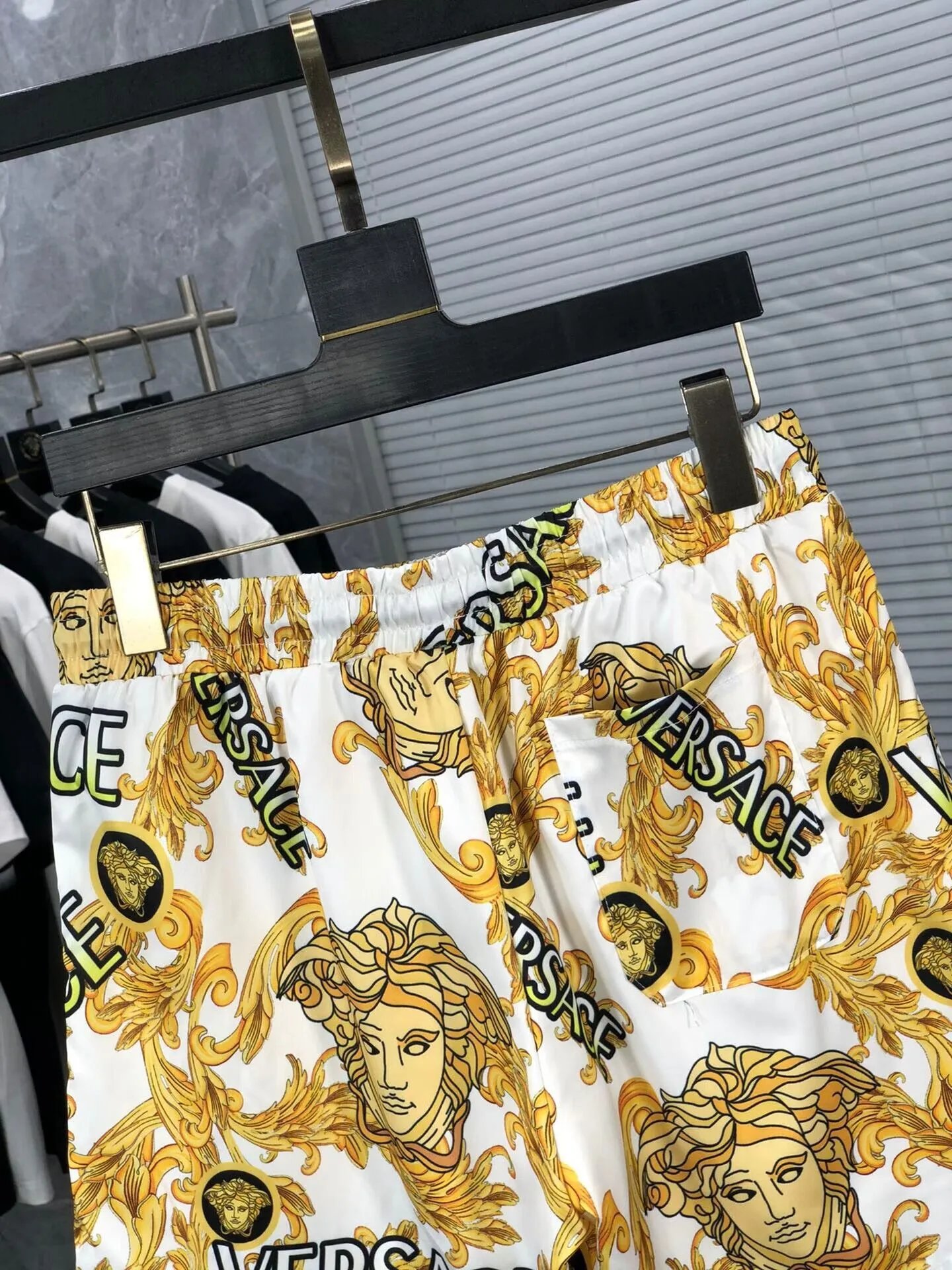 Versace Medusa Baroque Print Swim Shorts Black / Gold - 17
