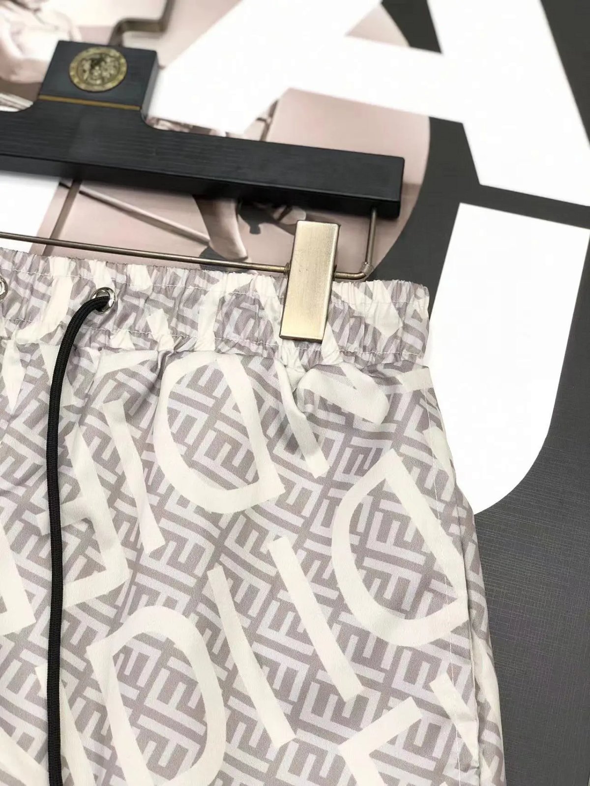 Fendi FF Logo Print Beige and Black Shorts product detail 31 in Litbuy spreadsheet finds
