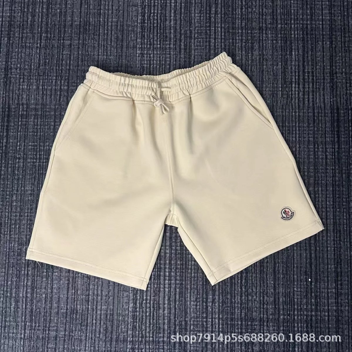 Moncler Logo Patch Shorts Beige Shorts product detail 6 in Litbuy spreadsheet finds