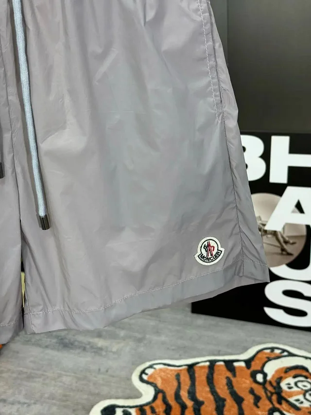 Moncler Swimwear Logo-print drawstring swim shorts product detail image 9