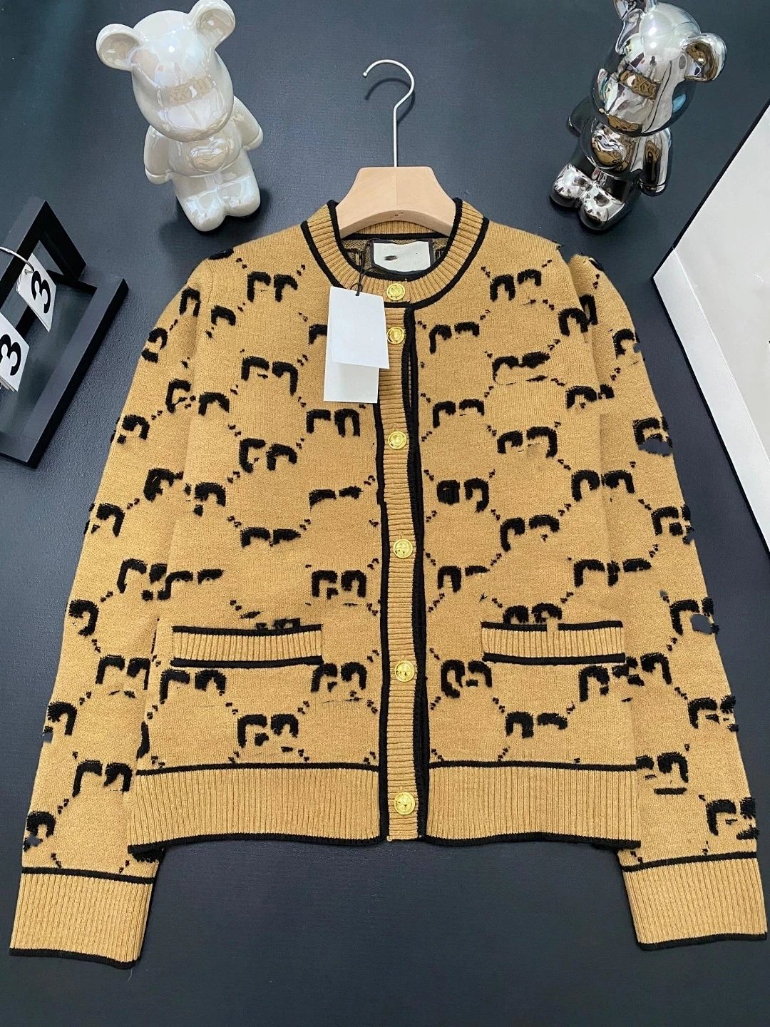 Gucci GG Pattern Beige Knit Cardigan product detail 2 in Litbuy spreadsheet finds