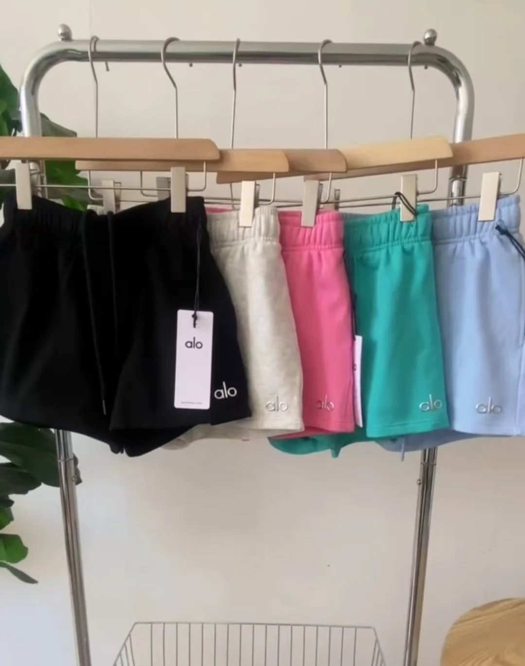 Alo Yoga Shorts Pink Activewear Shorts - 10