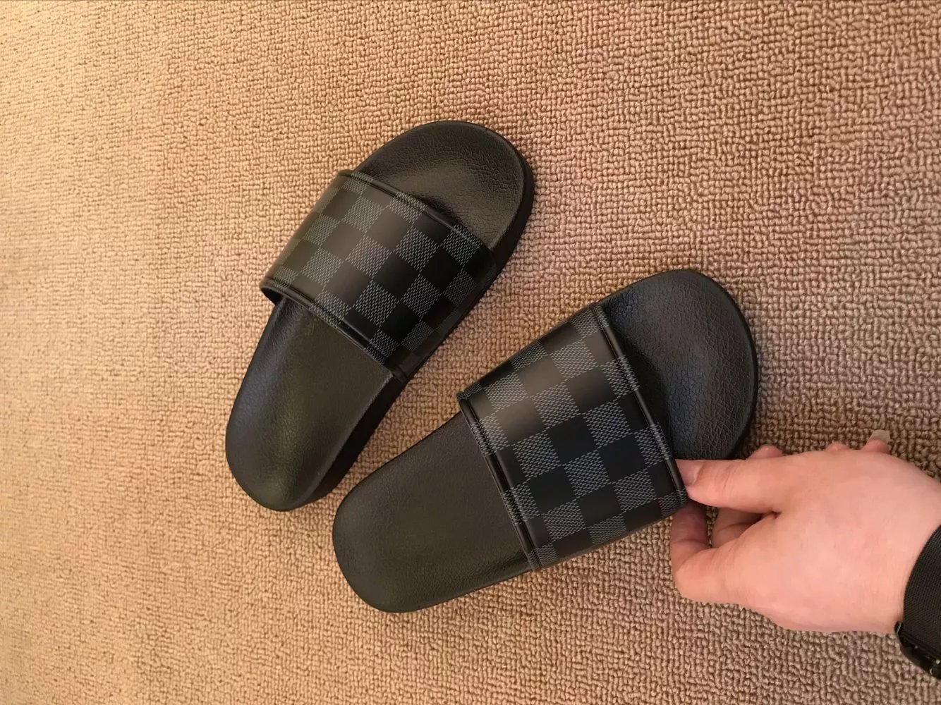 Low-key-179 Black Grid