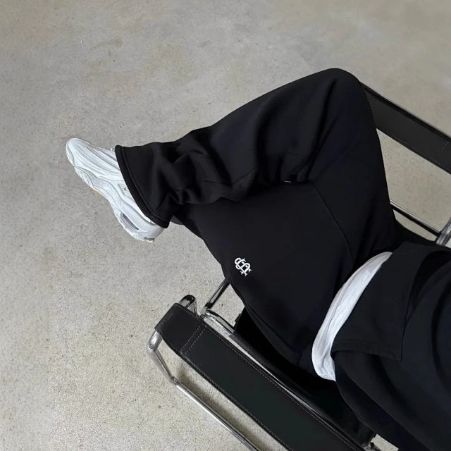 Sweatpants: seller detail photo 4