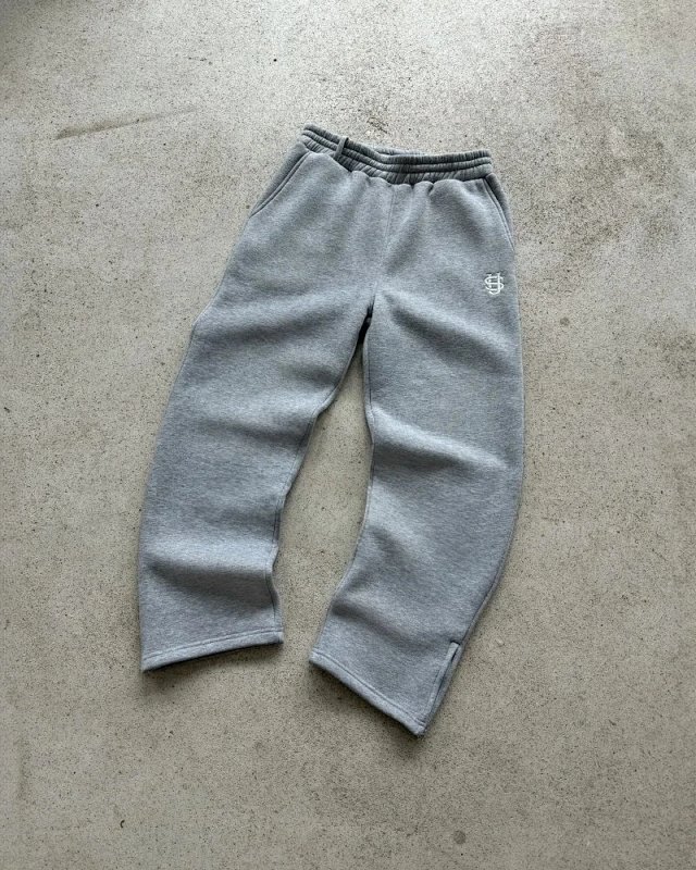 Sweatpants: seller detail photo 1