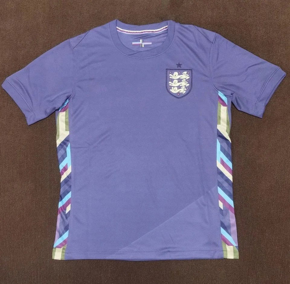 24 England Away