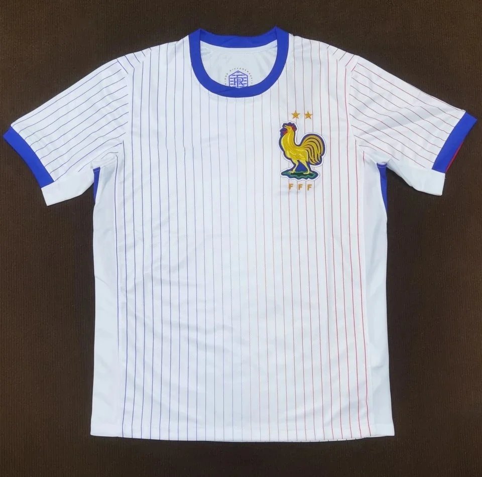 24 France Away
