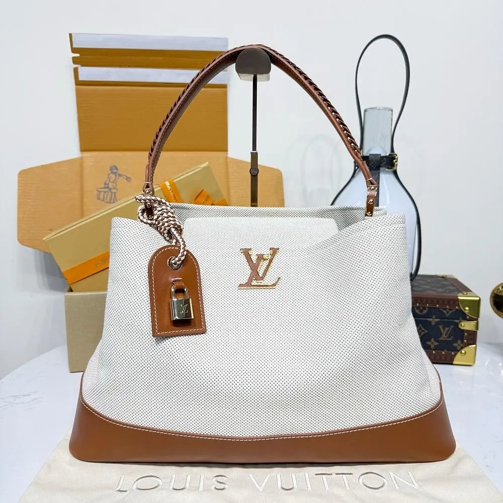 Louis Vuitton Bag — W2CFinds curated find