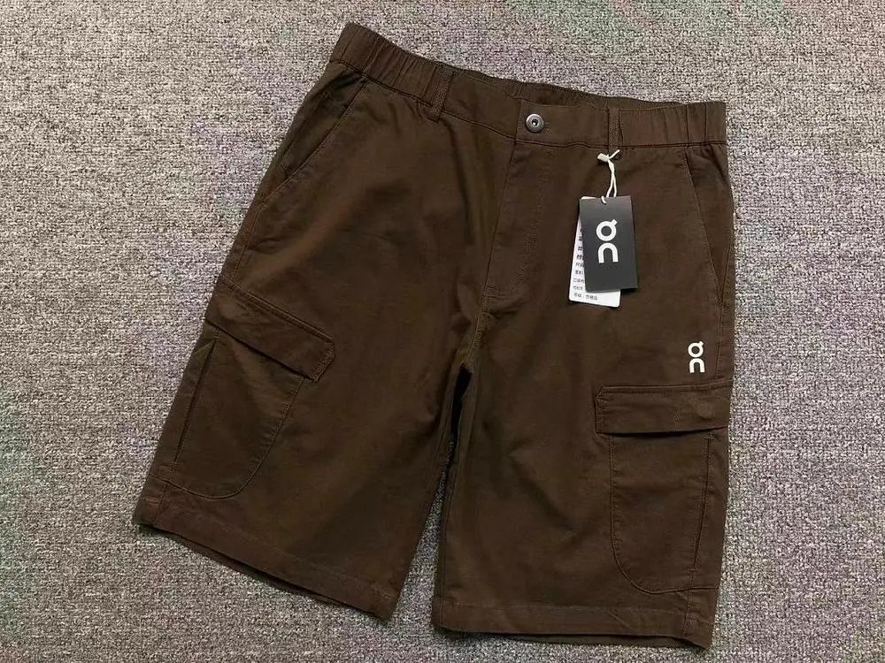 On Shorts Cargo with elastic waistband and flap pockets image 3