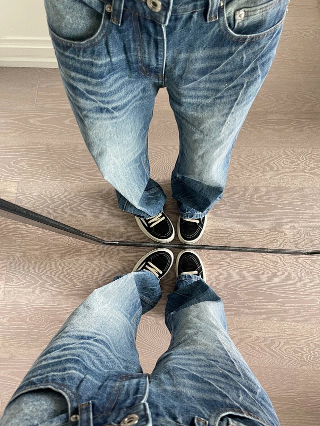 Lightning Wash Wide Leg Jeans: seller detail photo 2