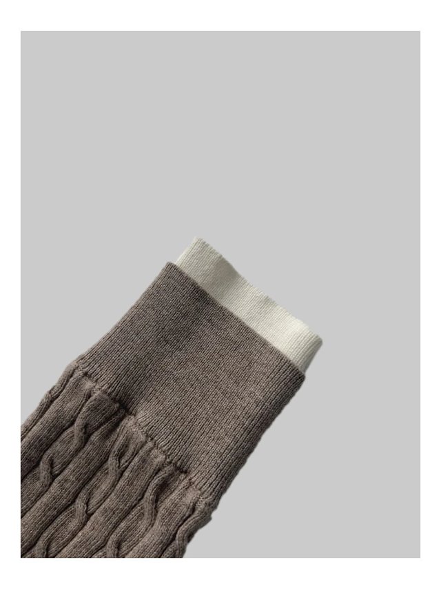 Layered Cable Knit Sweater: seller detail photo 4