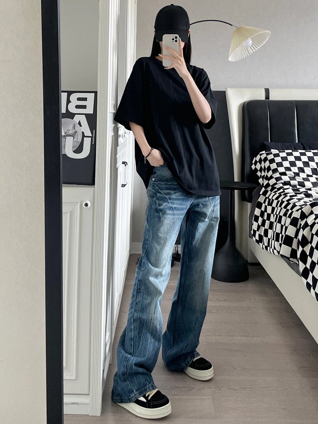 Lightning Wash Wide Leg Jeans: seller detail photo 6