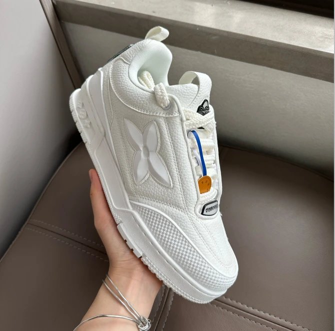 Four leaf clover white