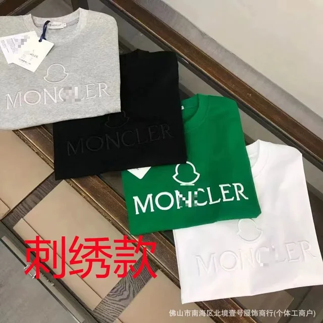 Moncler T-Shirts Logo-Print Crewneck T-Shirt product detail image 3