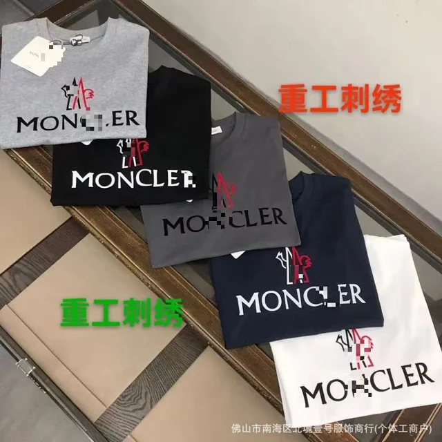 Moncler T-Shirts Logo-Print Crewneck T-Shirt product detail image 4