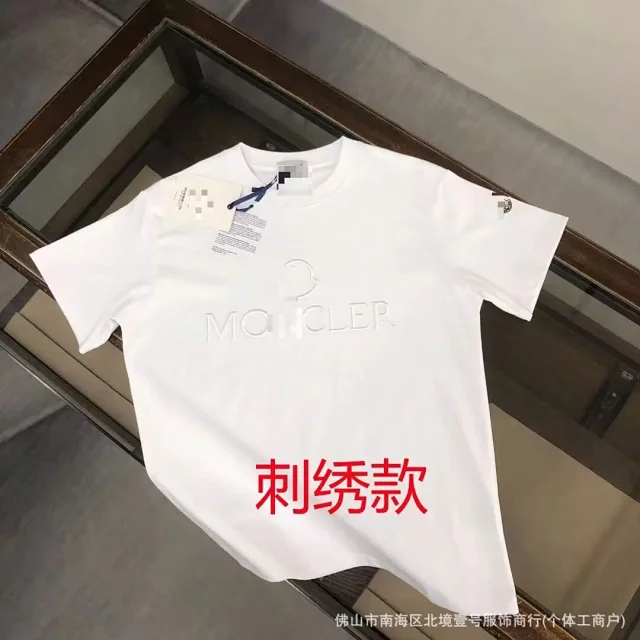 Moncler T-Shirts Logo-Print Crewneck T-Shirt product detail image 18