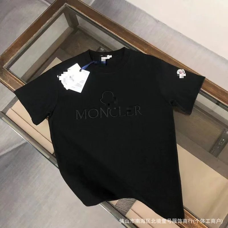 Moncler T-Shirts Logo-Print Crewneck T-Shirt — Black mid-crown hat