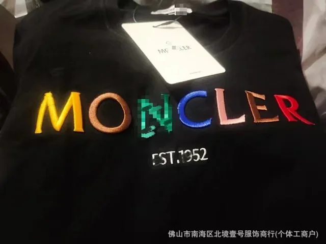Moncler T-Shirts Logo-Print Crewneck T-Shirt product detail image 42