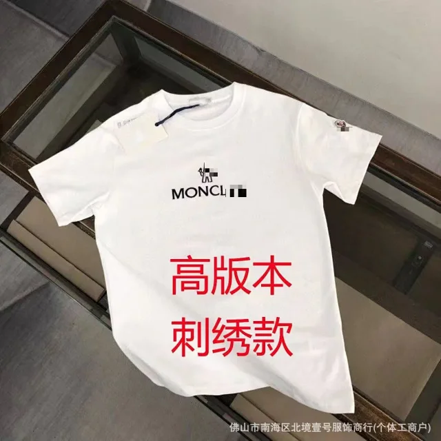 Moncler T-Shirts Logo-Print Crewneck T-Shirt product detail image 11