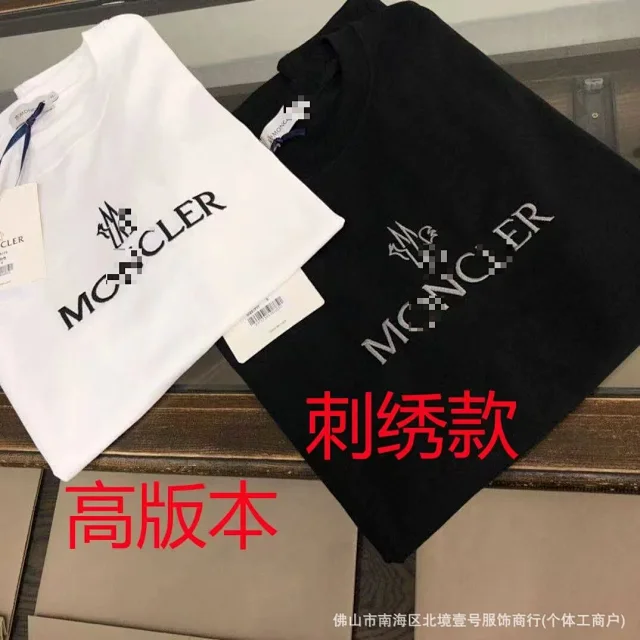 Moncler T-Shirts Logo-Print Crewneck T-Shirt product detail image 8