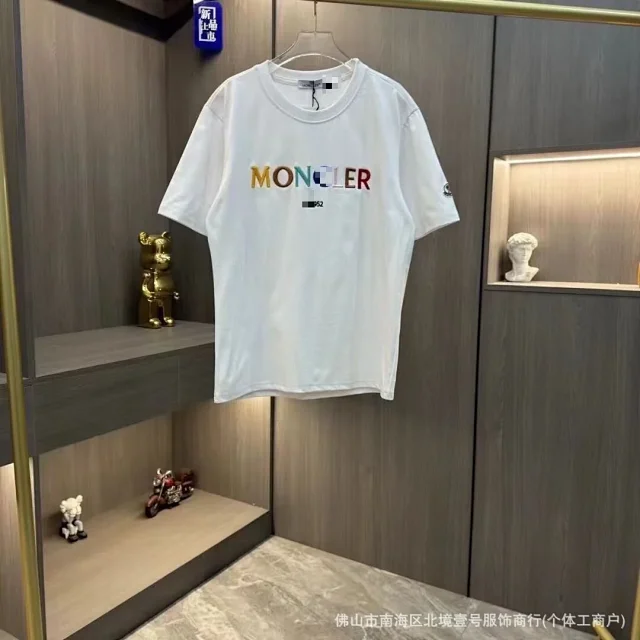 Moncler T-Shirts Logo-Print Crewneck T-Shirt product detail image 40