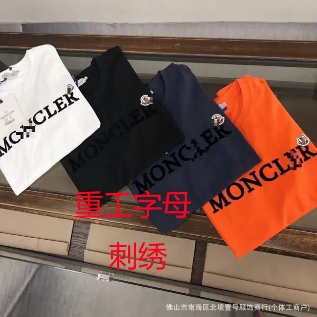 Moncler T-Shirts Logo-Print Crewneck T-Shirt product detail image 2