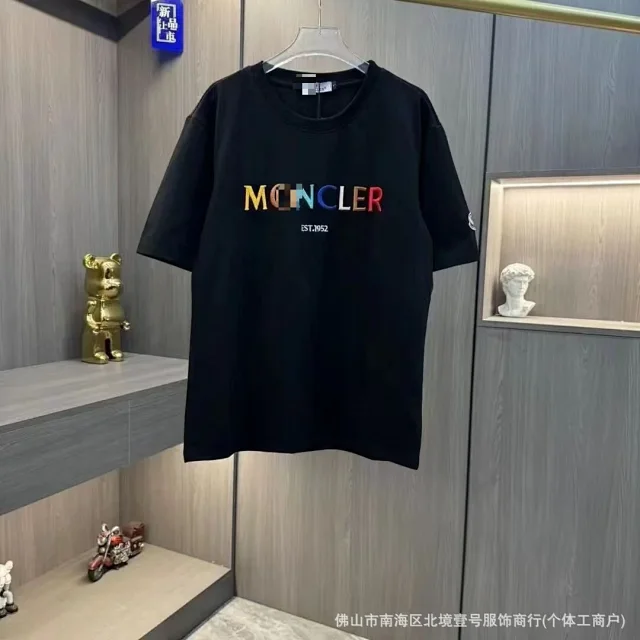 Moncler T-Shirts Logo-Print Crewneck T-Shirt product detail image 41