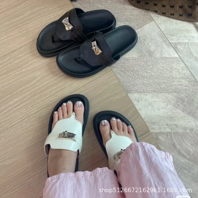 Unbranded Slippers Thong with Metal Turn-Lock Buckle product detail image 4