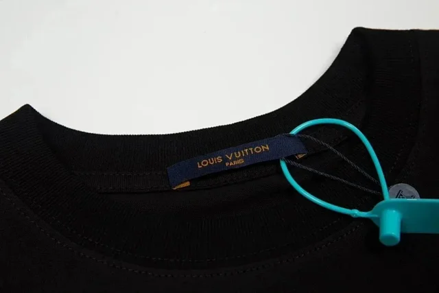 Louis Vuitton T-Shirts Short-Sleeve Graphic Logo Print product detail image 4