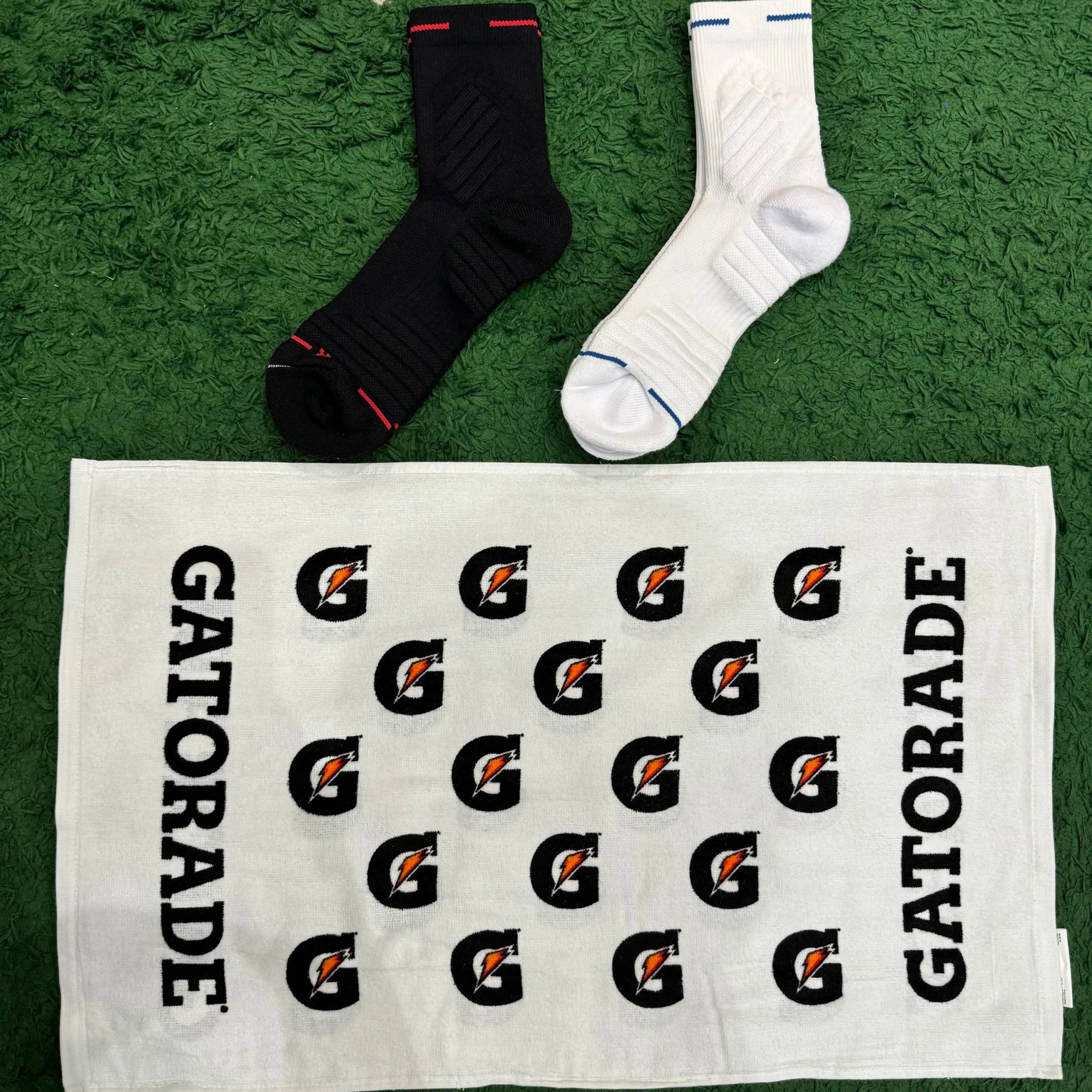 Gatorade White 64*42cm + Black and White 1pc Each Random Style