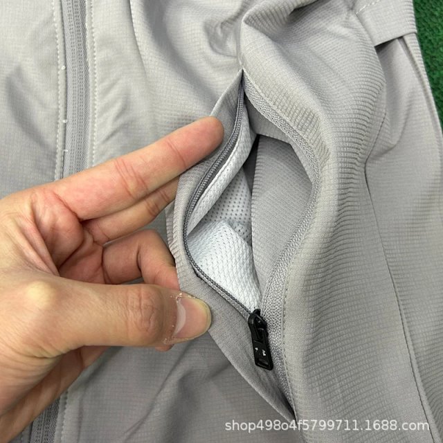 On Running Sports Jacket: seller detail photo 5
