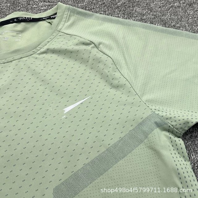Nike sports T-shirt: seller detail photo 3