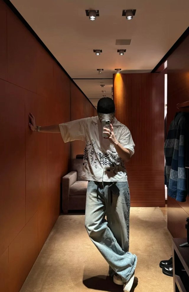 Erd Enfants Riches Deprimes T-shirt: seller detail photo 7