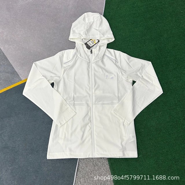 On Running Sports Jacket: seller detail photo 11