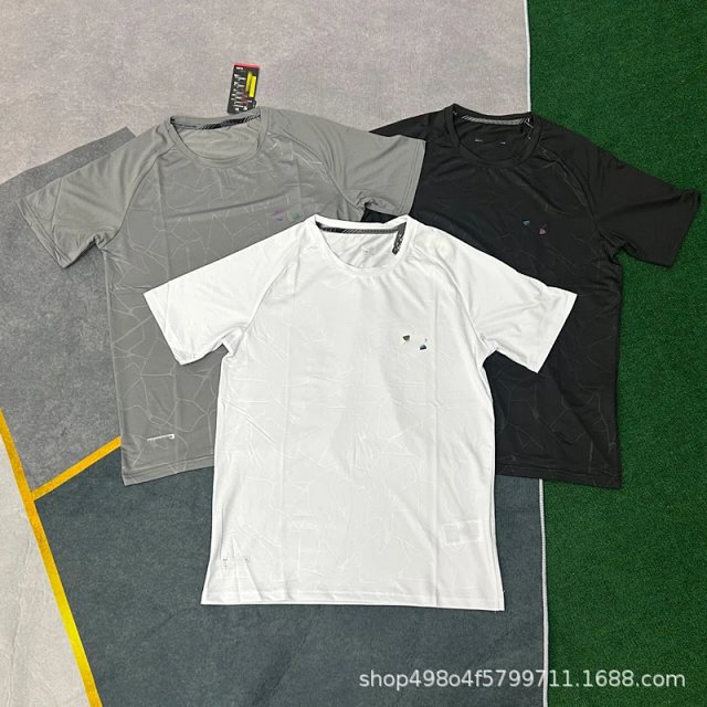 Under Armour sports T-shirt: seller detail photo 2