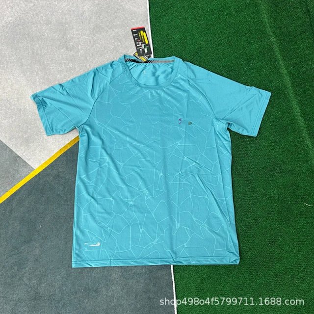 Under Armour sports T-shirt: seller detail photo 10