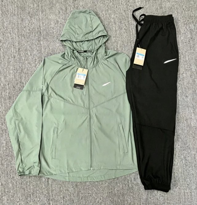 Nike Tracksuit: seller detail photo 1