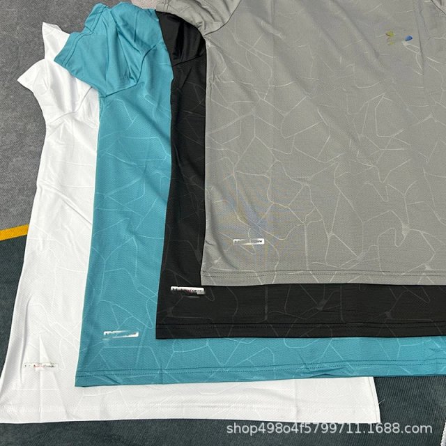 Under Armour sports T-shirt: seller detail photo 9