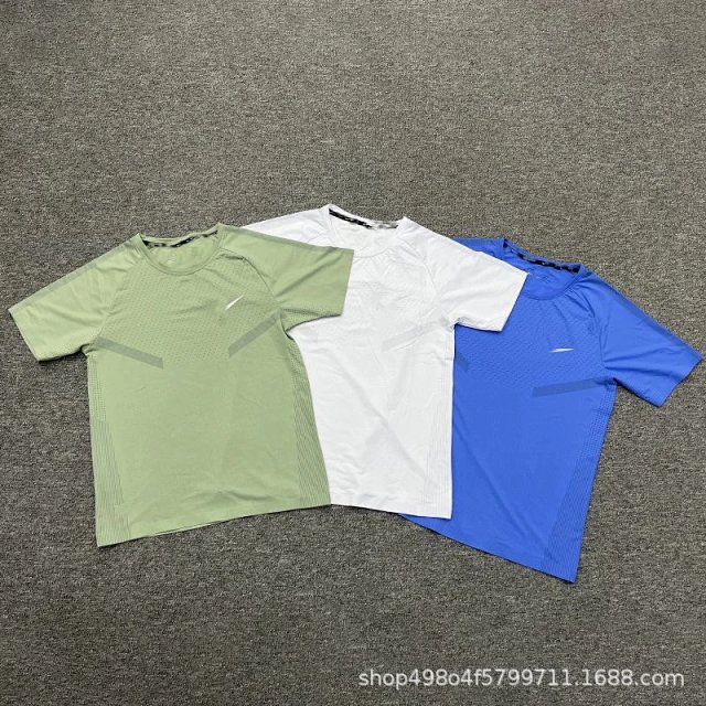 Nike sports T-shirt: seller detail photo 2