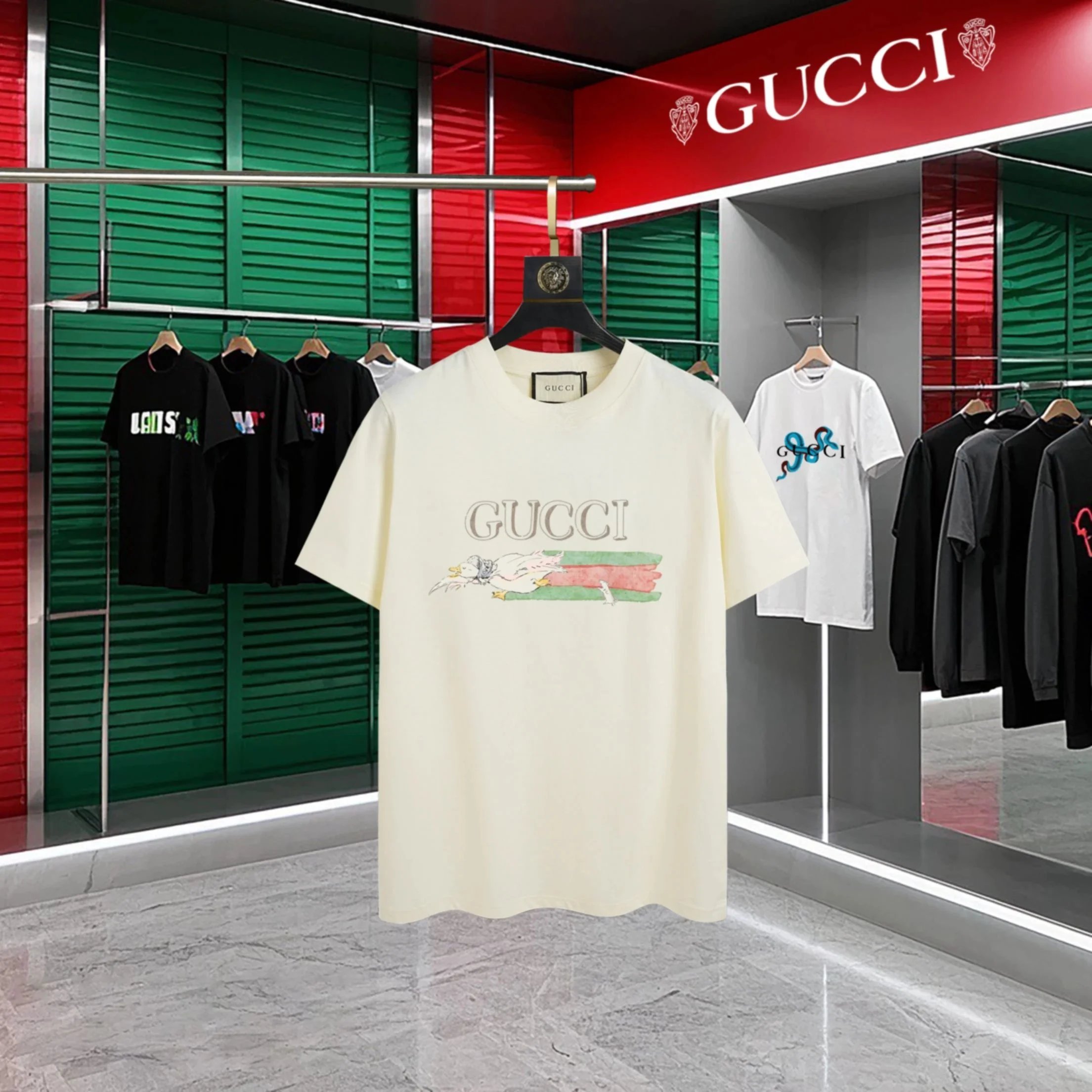 Gucci T-Shirts Short-Sleeve Snake Graphic — 36